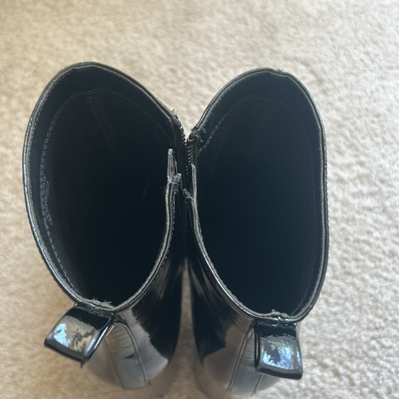 New Michael Kors Enya Platform faux patent leather boots - Picture 9 of 14